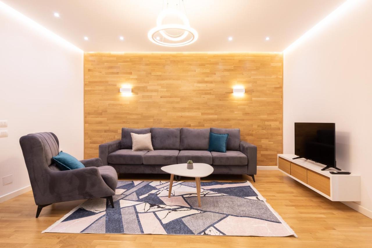 Exclusive 2 Bedrooms Apartment ติรานา ภายนอก รูปภาพ