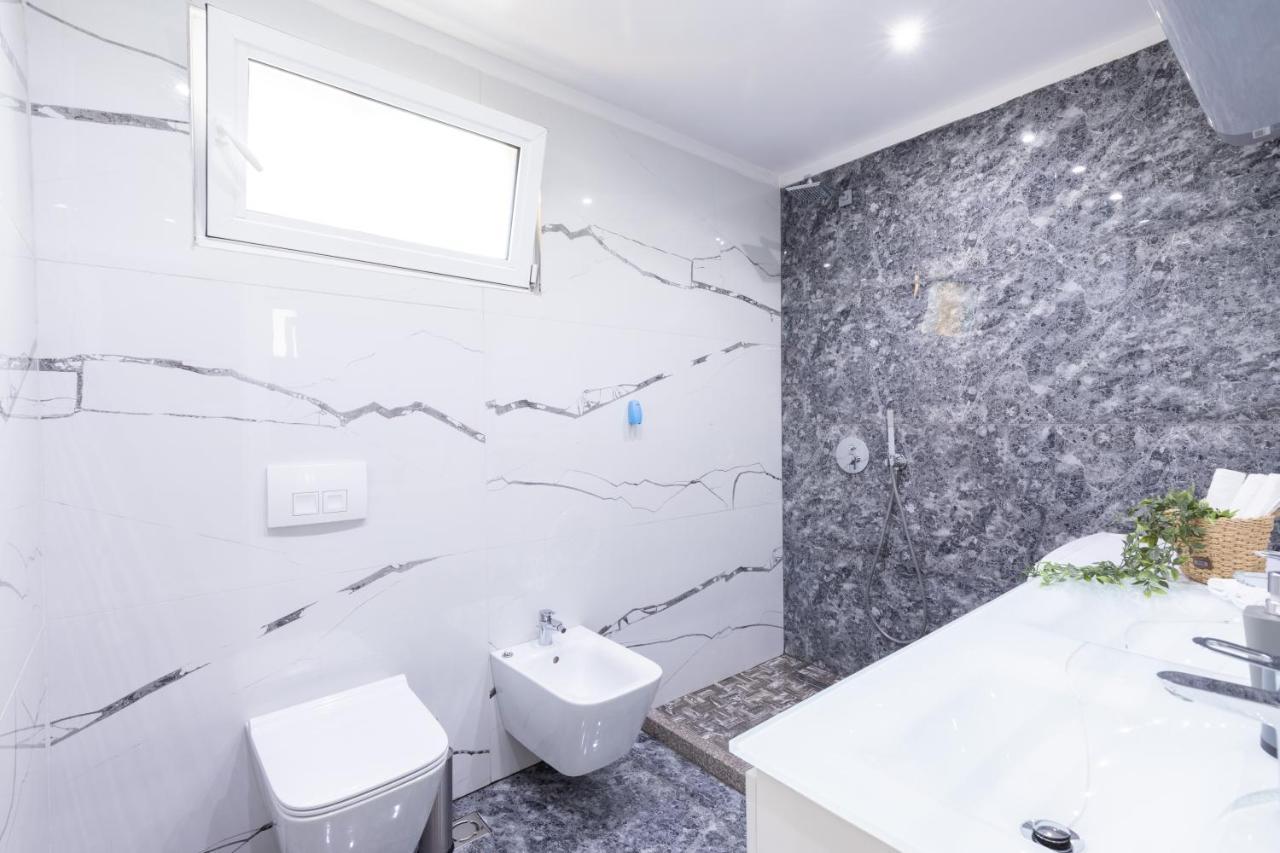 Exclusive 2 Bedrooms Apartment ติรานา ภายนอก รูปภาพ