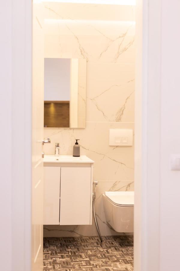 Exclusive 2 Bedrooms Apartment ติรานา ภายนอก รูปภาพ
